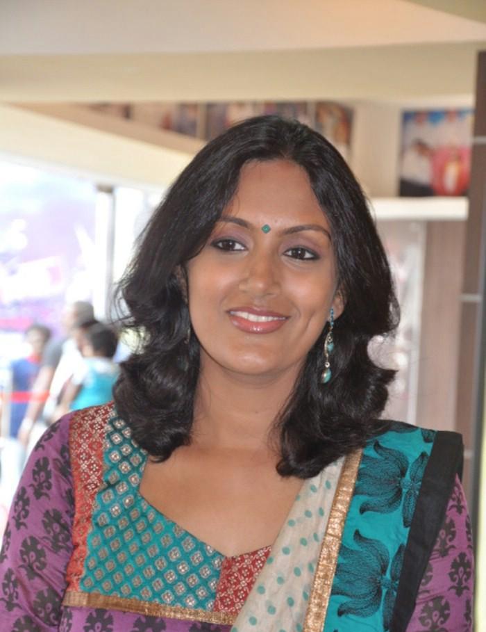 Athipookal Serial Actress Sandhya