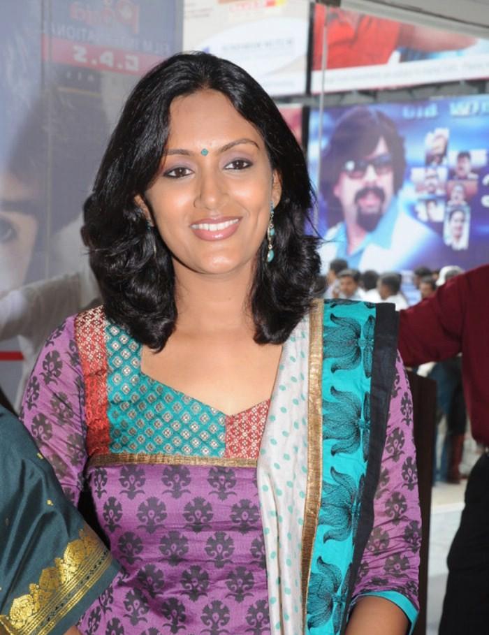 Athipookal Serial Actress Sandhya