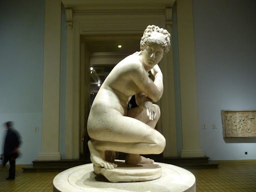 Crouching Venus Sculpture