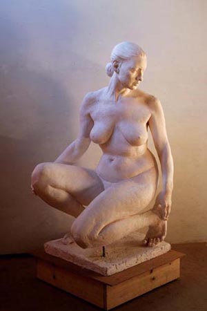 Crouching Venus Sculpture