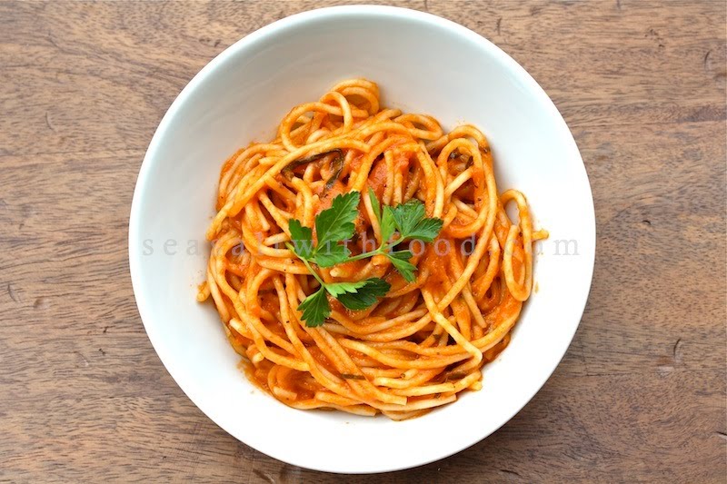 Easy Fresh Tomato Sauce Recipe