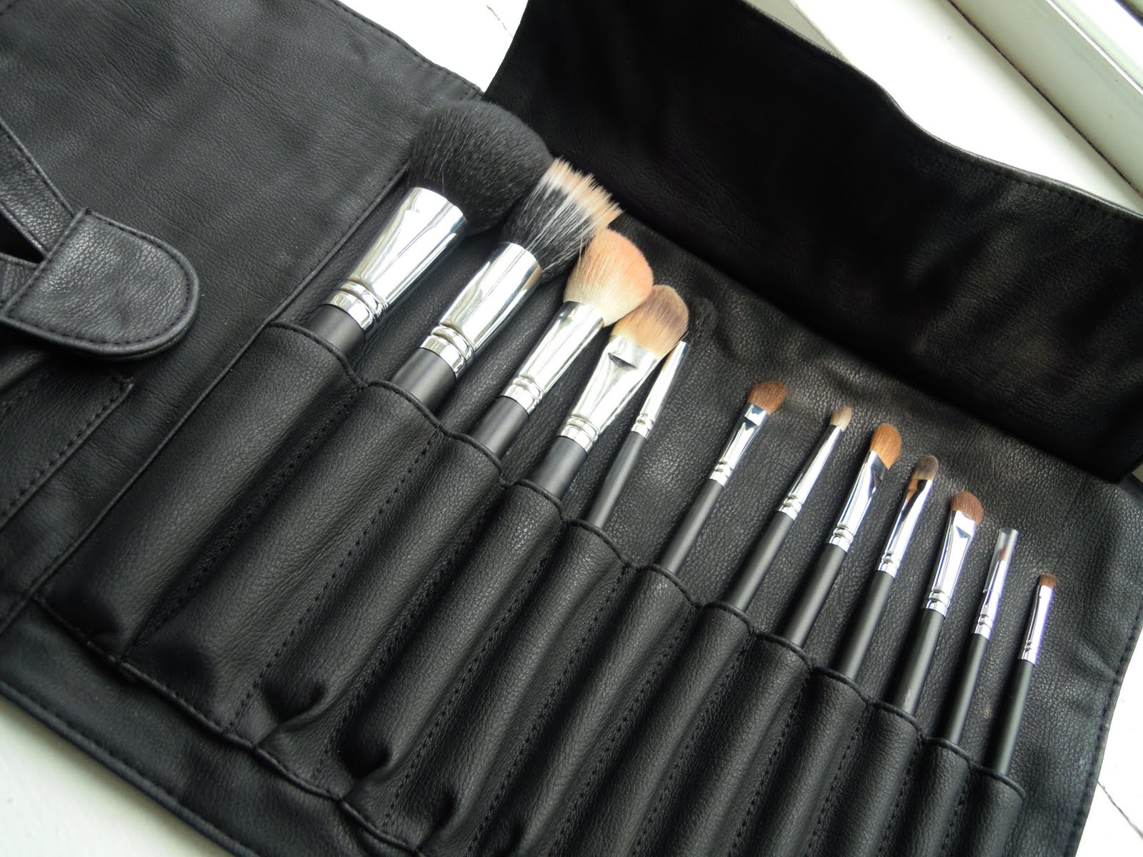 Mac Small Brush Roll