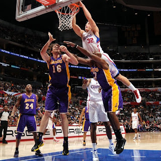 Blake Griffin Dunking Pictures