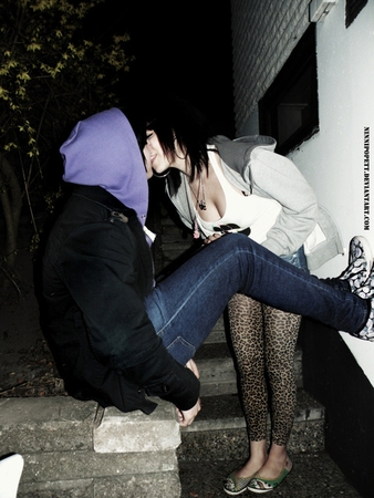 Emo Love Kiss Wallpaper