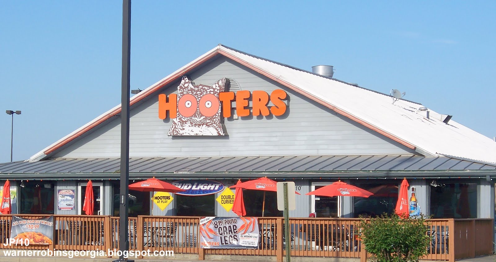 Hooters Restaurant Hours