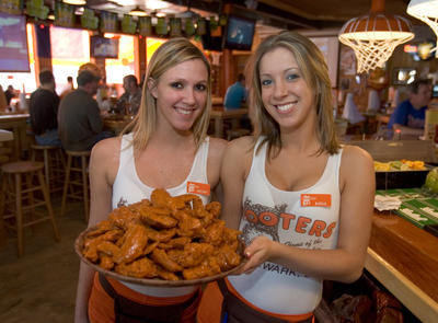 Hooters Wings And Beer