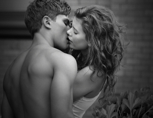 Hot Love Kiss Pictures