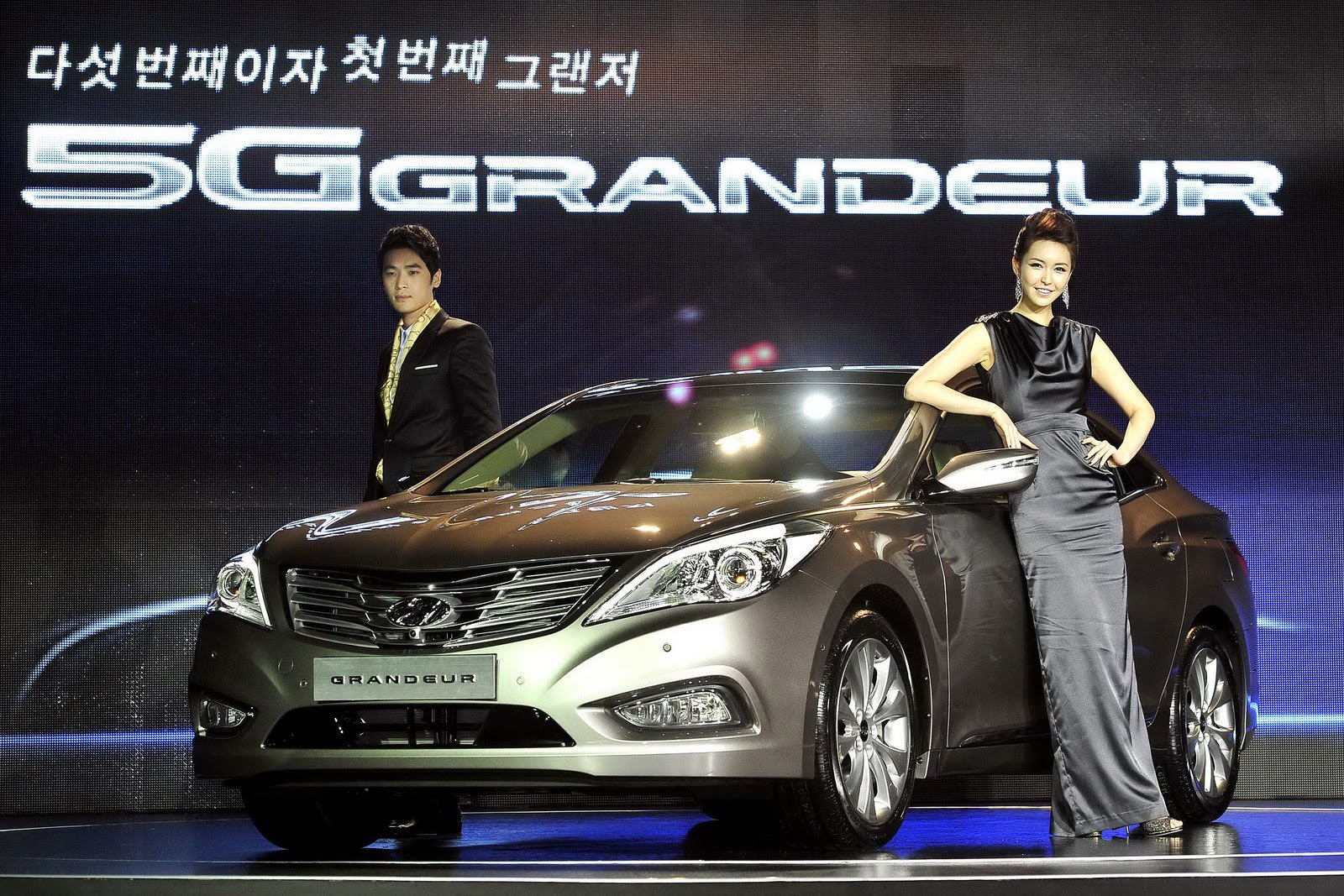 Hyundai Elantra 2012 Malaysia Showroom