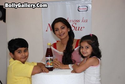 Juhi Chawla Daughter Photo