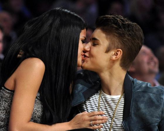 Justin Bieber And Selena Gomez Kissing