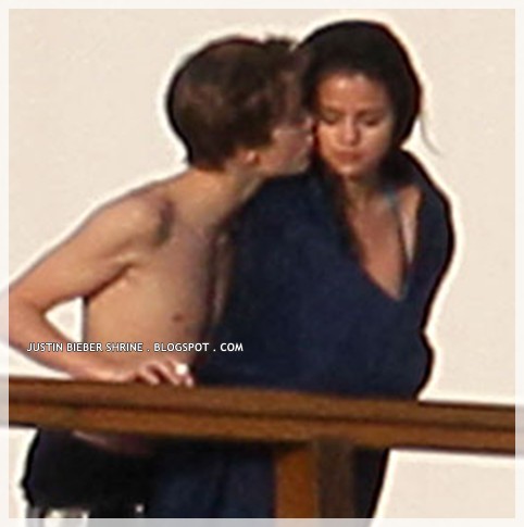 Justin Bieber And Selena Gomez Kissing