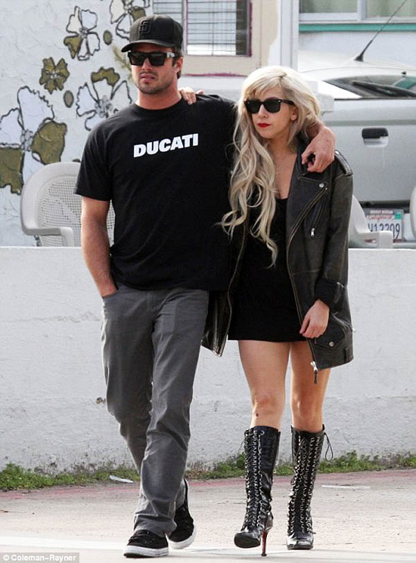 Lady Gaga Boyfriend