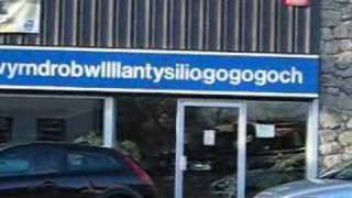 Llanfairpwllgwyngyllgogerychwyrndrobwllllantysiliogogogoch Pronounciation