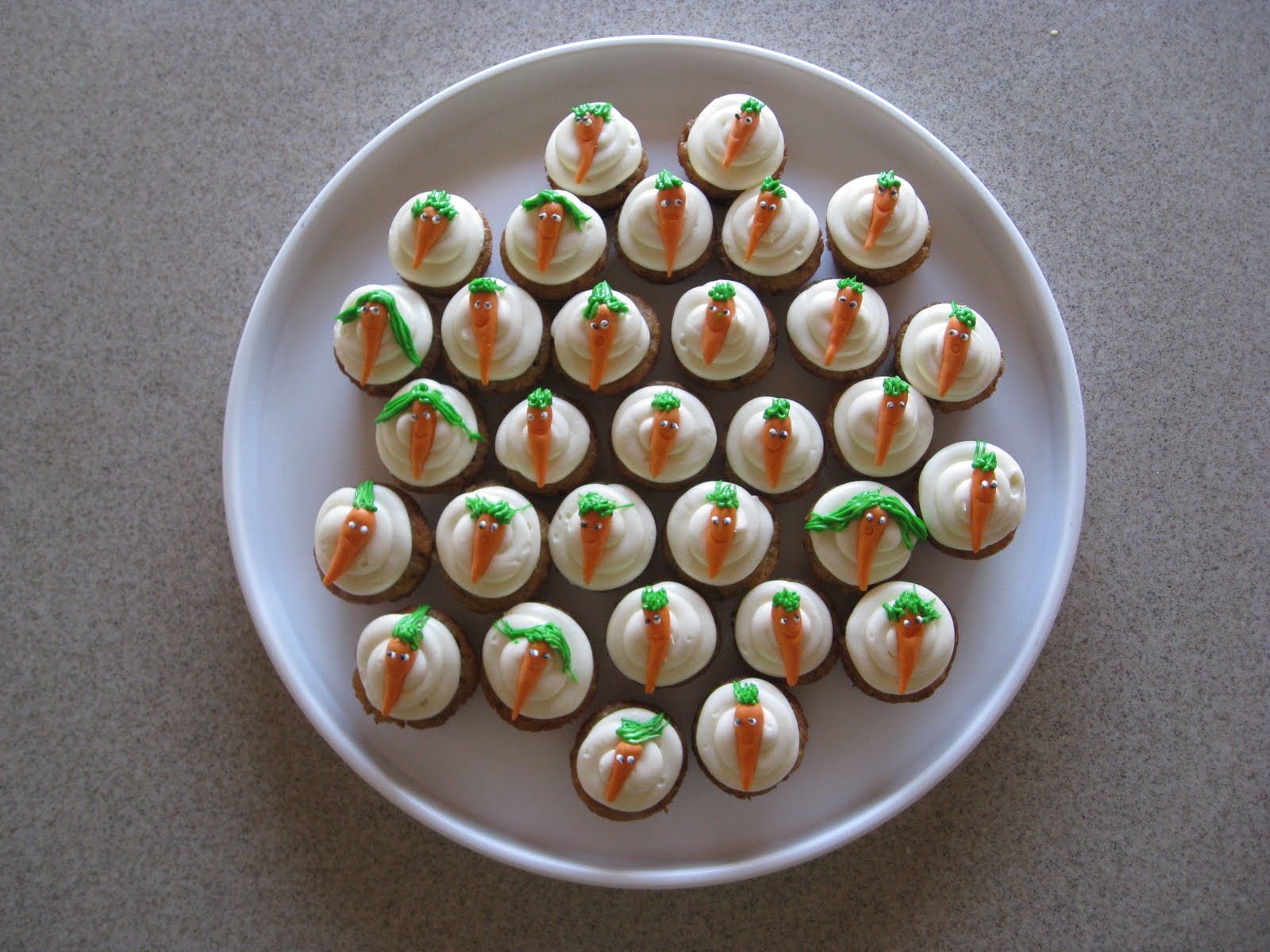 Mini Carrot Cake Cupcakes