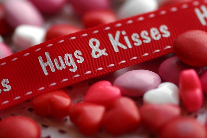 Romantic Hugs And Kisses Pictures